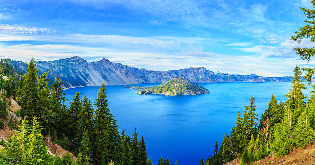 Una bella vista di Crater Lake nell'Oregon.
