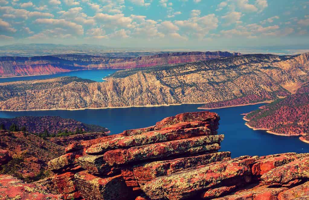 Bellissimi paesaggi nell'area ricreativa di Flaming Gorge, USA