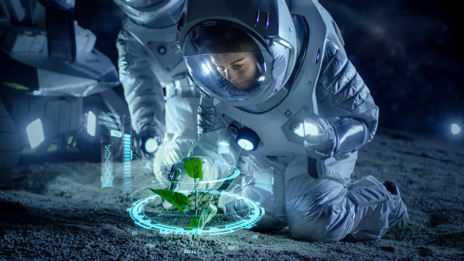 Due astronauti analizzano la vita vegetale trovata sul pianeta alieno. Le infografiche mostrano dati animati sulla generazione di ossigeno, sul DNA e sulla struttura molecolare. Progresso tecnologico ed esplorazione dello spazio.