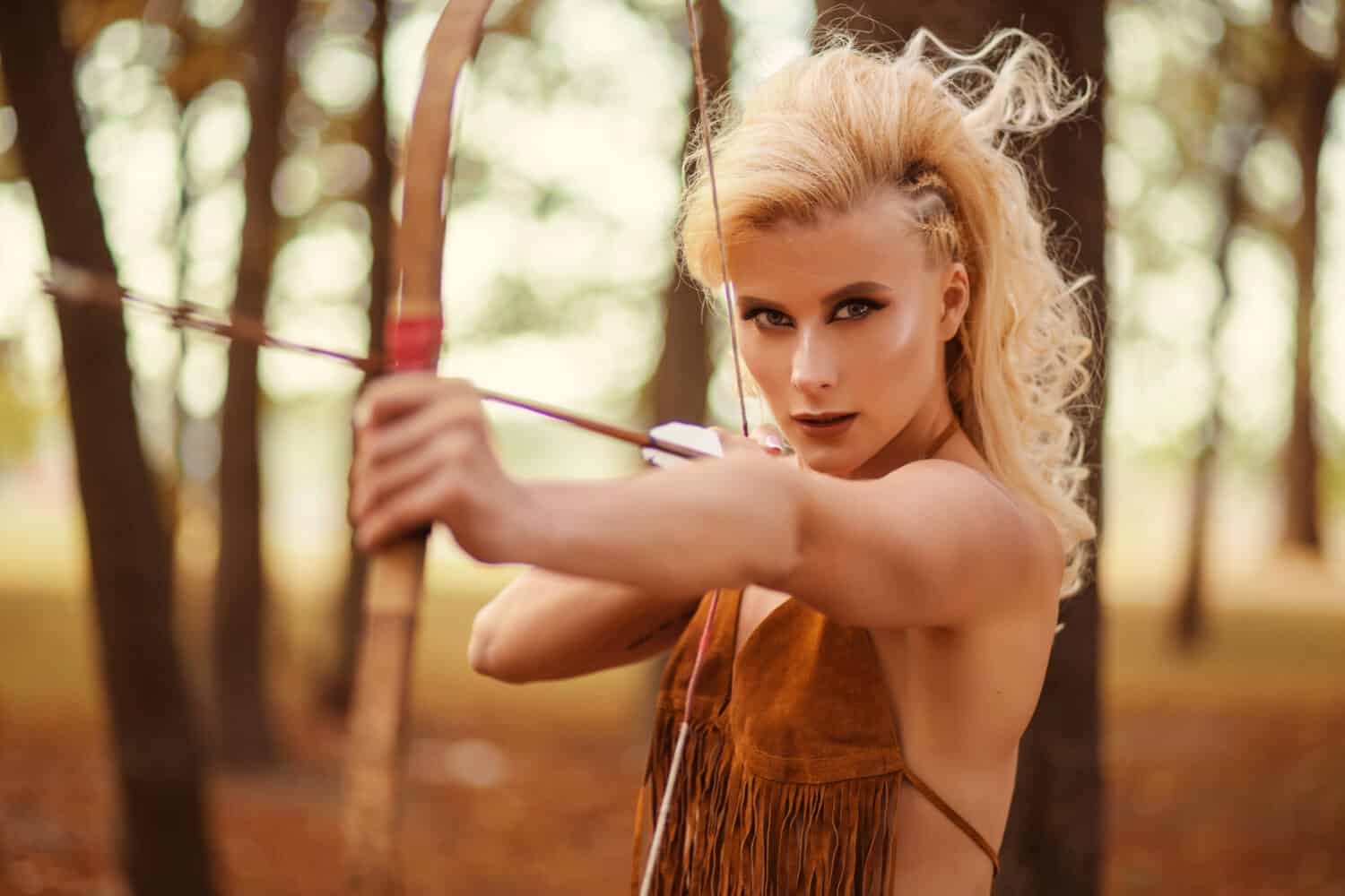 Segno zodiacale Sagittario. Stile artistico. Ragazza con una freccia