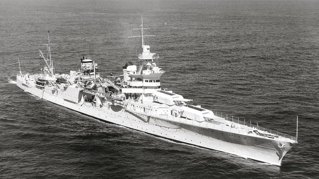 L'incrociatore pesante della US Navy USS Indianapolis (CA-35) in mare il 27 settembre 1939.