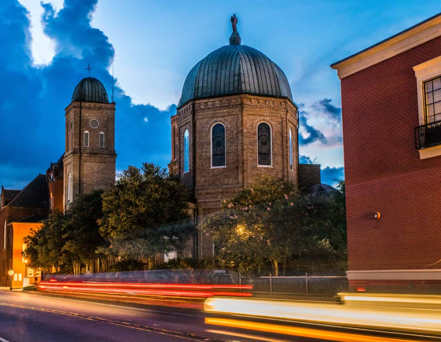scie luminose presso la Basilica Minore di Natchitoches Louisiana
