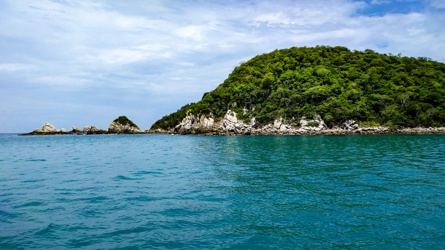 Un promontorio a Huatulco, Oaxaca sulla costa del Pacifico