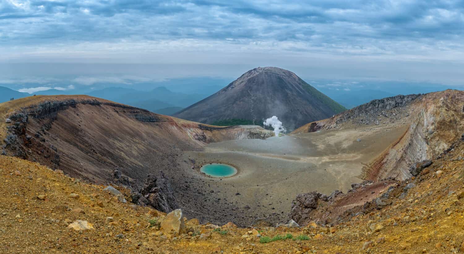 Cima del monte Meakan. Vulcano attivo nel parco nazionale di Akan Mashu, Hokkaido, Giappone