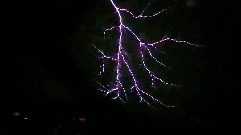 Il fuoco di Sant'Elmo visto sopra la Georgia, USA.