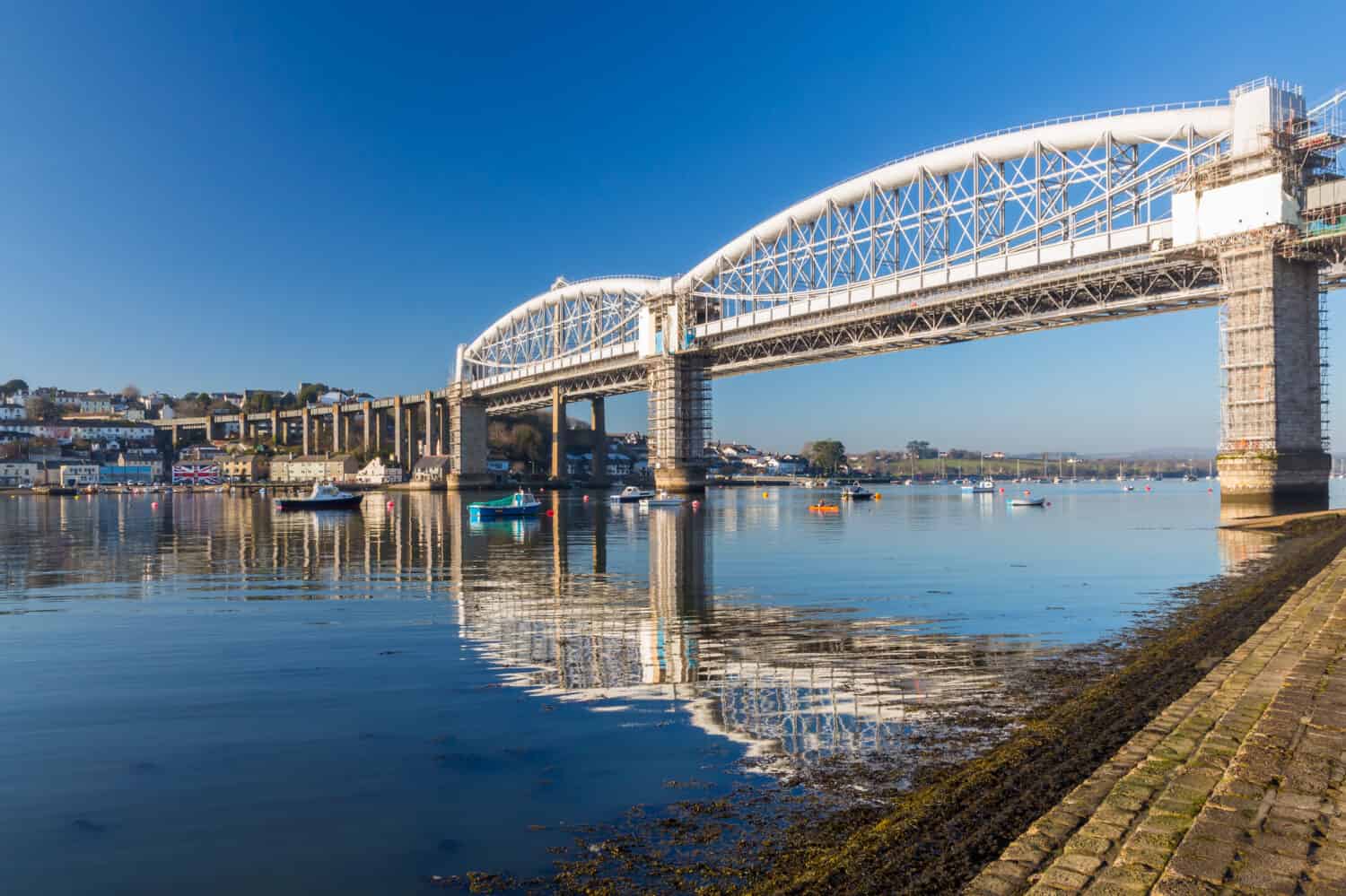 Royal Albert Bridge progettato da Isambard Kingdom Brunel visto dal passaggio di Saltash Plymouth Devon England Regno Unito Europa