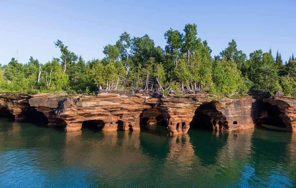 Rocky Shores of the Apostle Islands National Lakeshore Vicino al litorale del Wisconsin del Lago Superiore