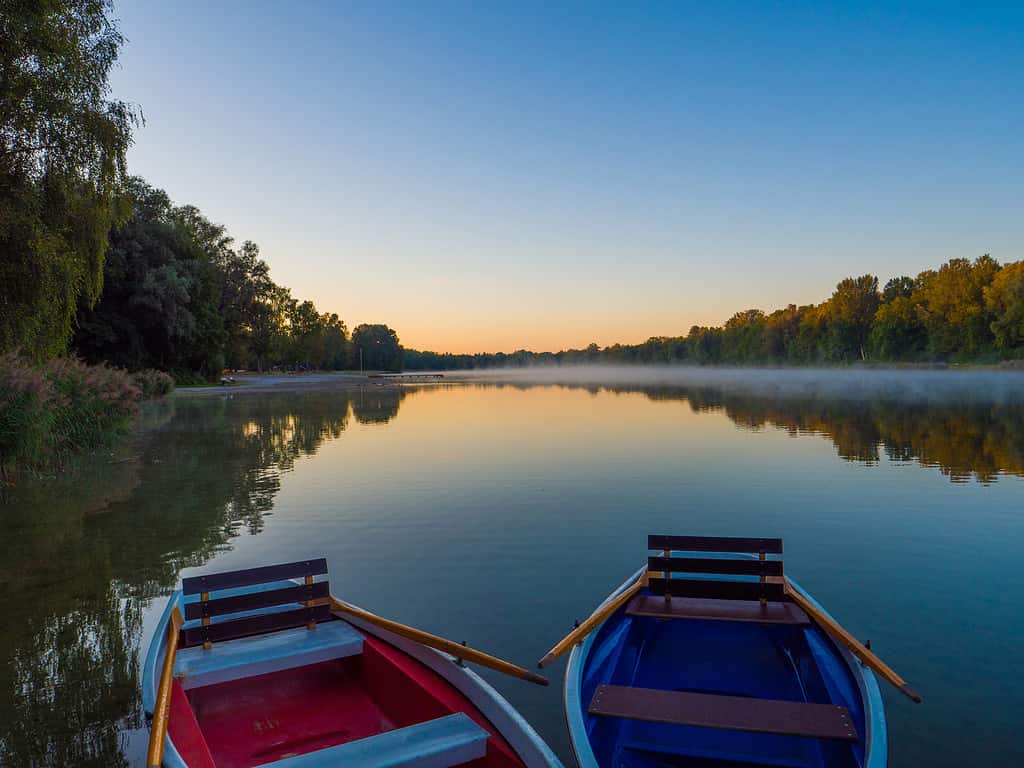 Due barche sul Green Lakes State Park a Fayetteville negli Stati Uniti