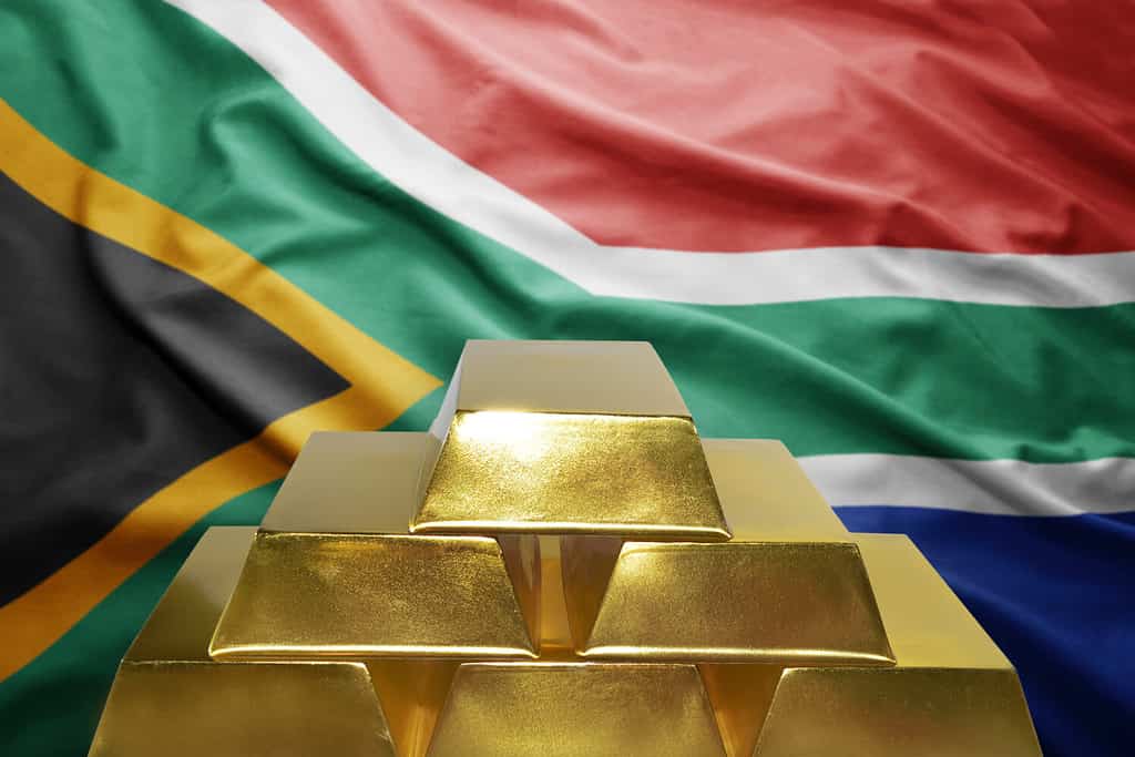 brillanti lingotti d'oro sullo sfondo della bandiera del sud africa