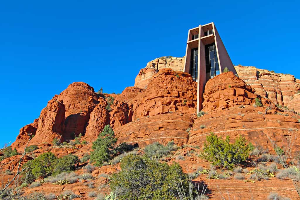 La Cappella della Santa Croce incastonata tra le rocce rosse a Sedona, in Arizona