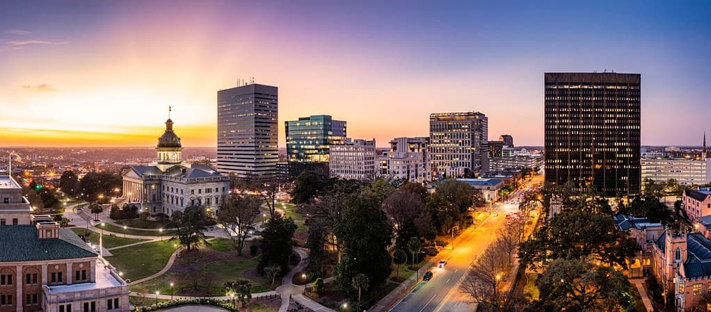 Vista aerea dello skyline della Carolina del Sud al tramonto a Columbia, Sc.  Columbia è la capitale dello stato americano della Carolina del Sud e funge da capoluogo della contea di Richland