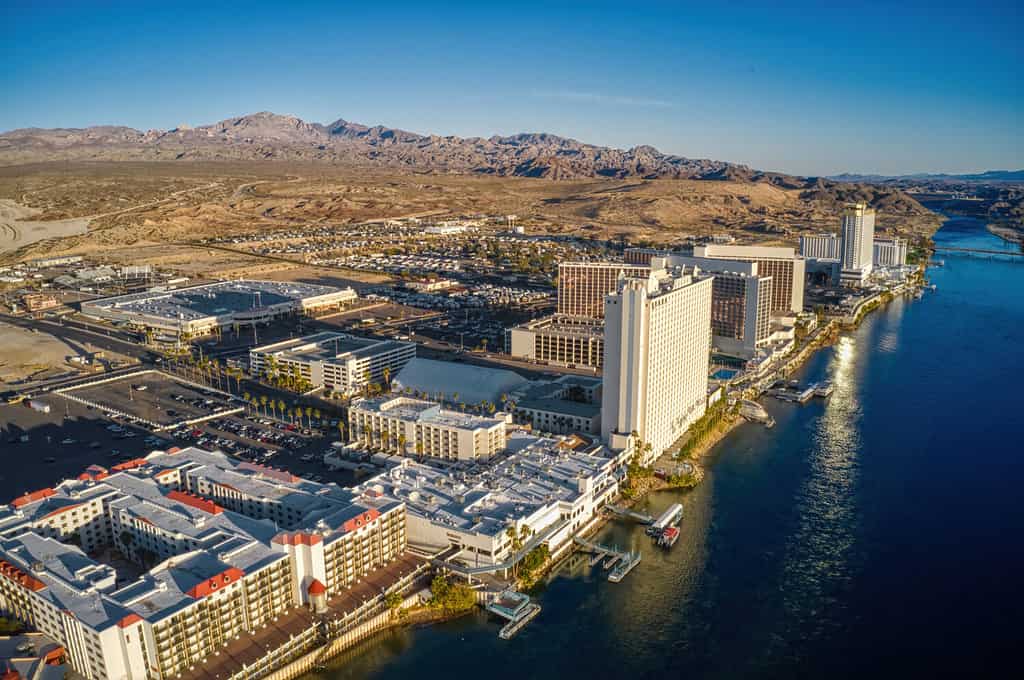 Veduta aerea di Laughlin, Nevada, sul fiume Colorado