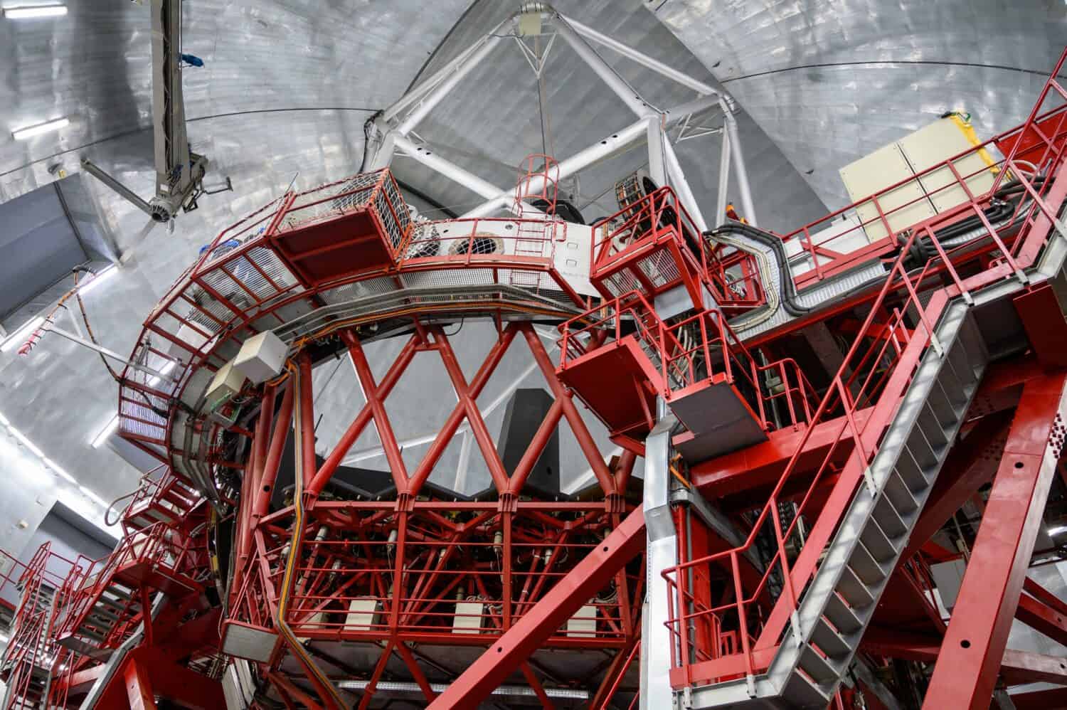 Osservatorio spaziale internazionale e vista sul telescopio Gran Telescopio Canarias sull'isola di La Palma situata sulla catena montuosa più alta Roque de los muchachos, Isole Canarie, Spagna