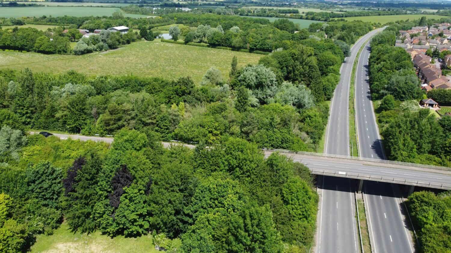 Vista aerea del villaggio di campagna britannico Barton Le Clay a6 Bedfordshire vicino a Luton Inghilterra Regno Unito