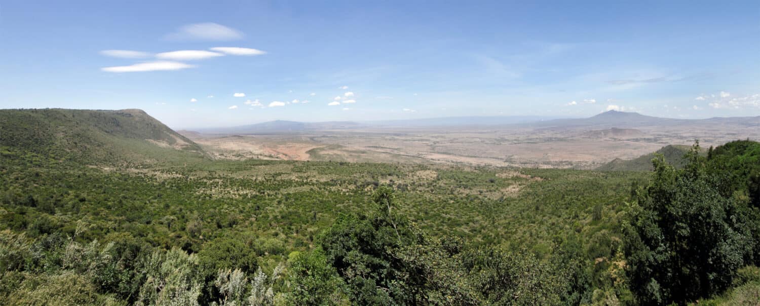 La grande spaccatura del Kenya con il vulcano Mt Longonot e il monte Suswa 