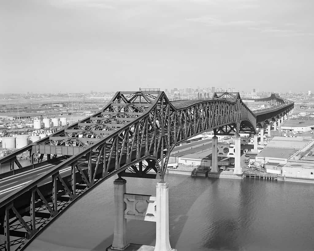 Pulaski Skyway - che attraversa i fiumi Passaic e Hackensack, Jersey City, Contea di Hudson, New Jersey.