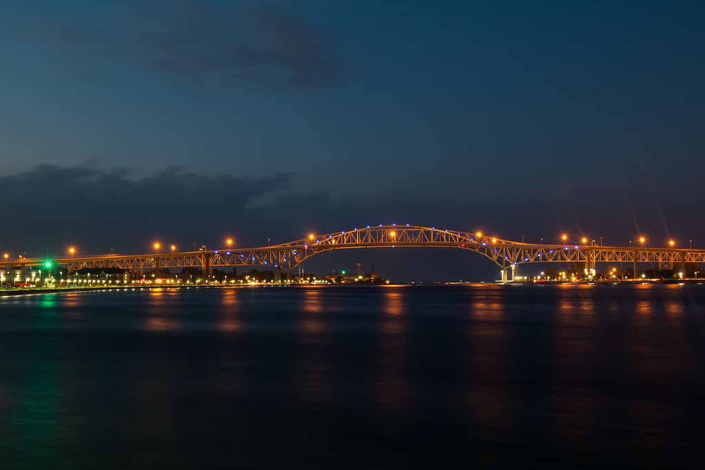 Blue Water Bridge Di Notte Illumina Il Lungomare Del Fiume St. Clair