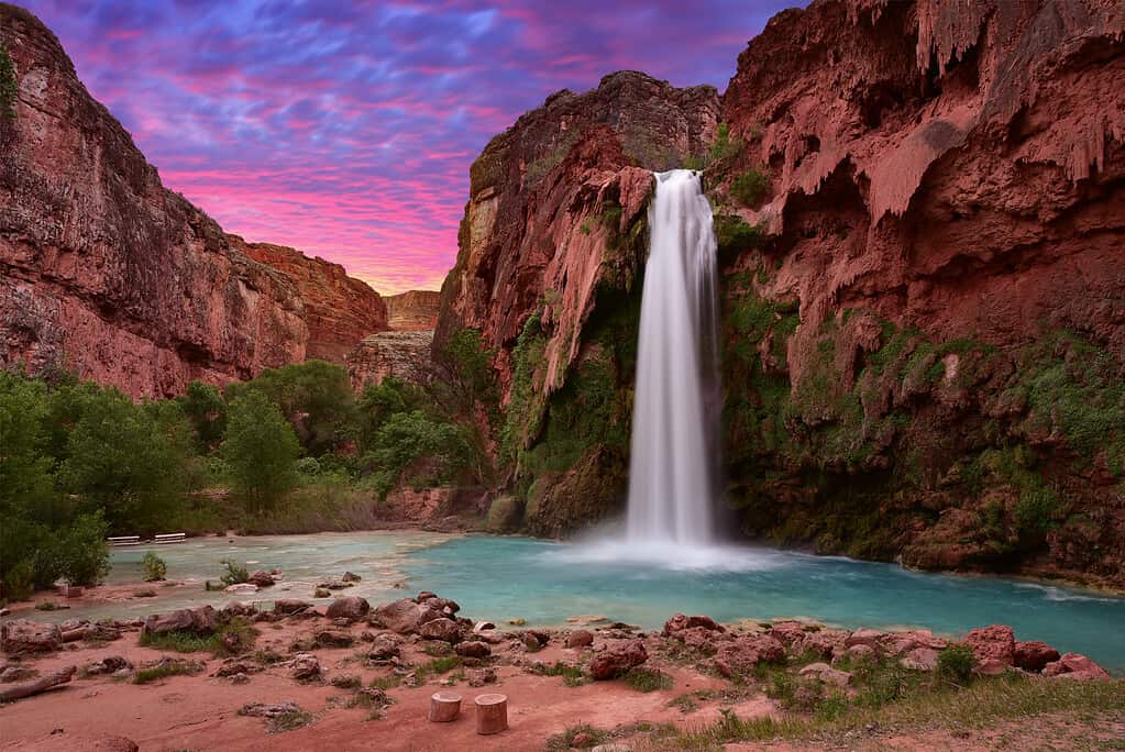 Bellissime cascate Havasu a Havasupai, Arizona, Stati Uniti