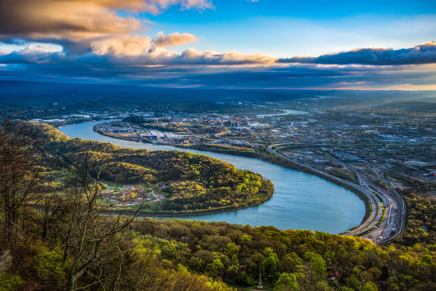 Drone Veduta aerea del centro di Chattanooga Tennessee TN e del fiume Tennessee