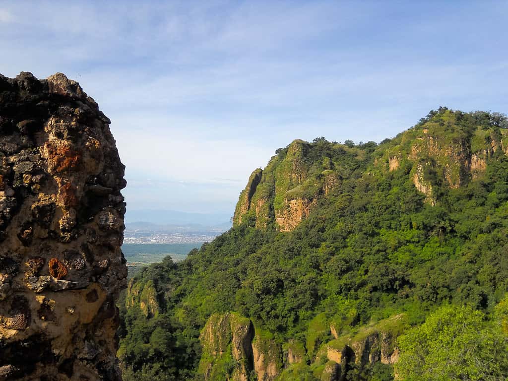 Monti Tepoztlan.  Parco Nazionale e Canyon El Tepozteco (Parque Nacional El Tepozteco).  Natura del Messico.  Nord America