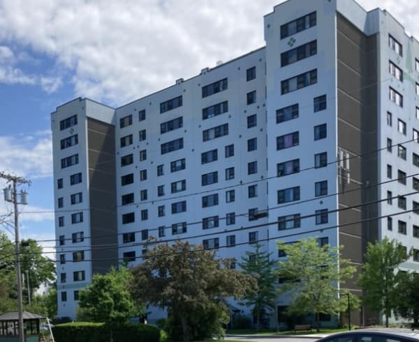 Torri Decker a Burlington, Vermont.  Edificio più alto del Vermont.