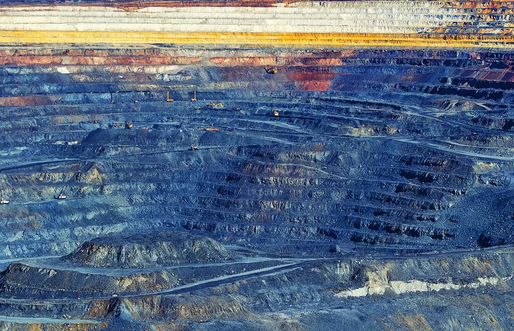 Dettaglio dei livelli minerari nella miniera a cielo aperto