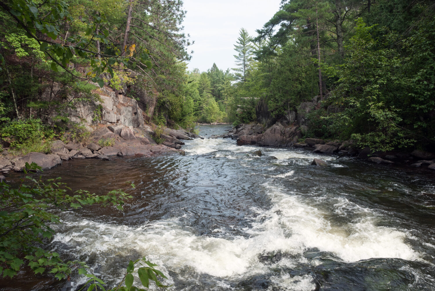 Il fiume Pike è un affluente del fiume Menominee e scorre attraverso la contea di Marinette, nel Wisconsin, negli Stati Uniti
