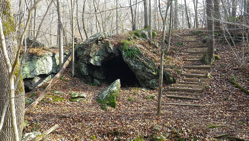 Daniel's Cave/Camel's Den Cave nel Patapsco State Park, Maryland.  Una delle grotte più incredibili del Maryland. 
