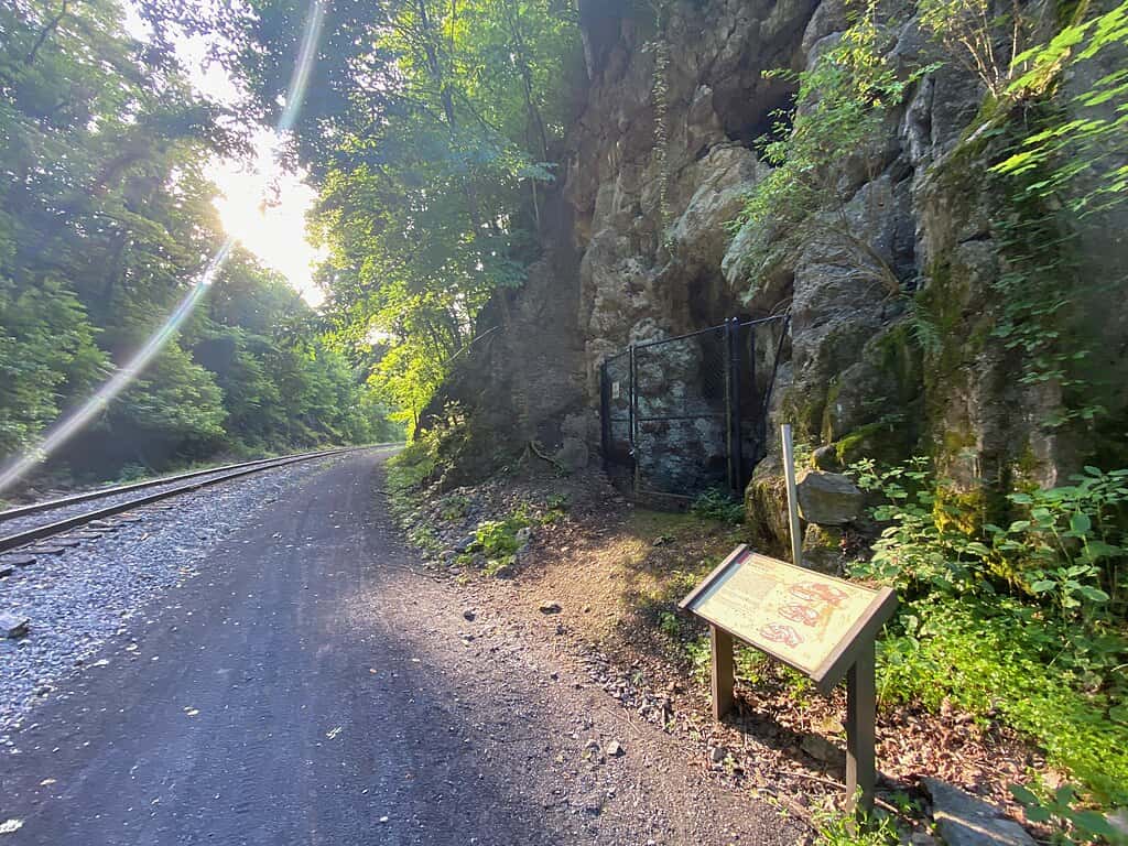Grotta delle ossa del Cumberland, Maryland.  Una delle grotte più incredibili del Maryland. 