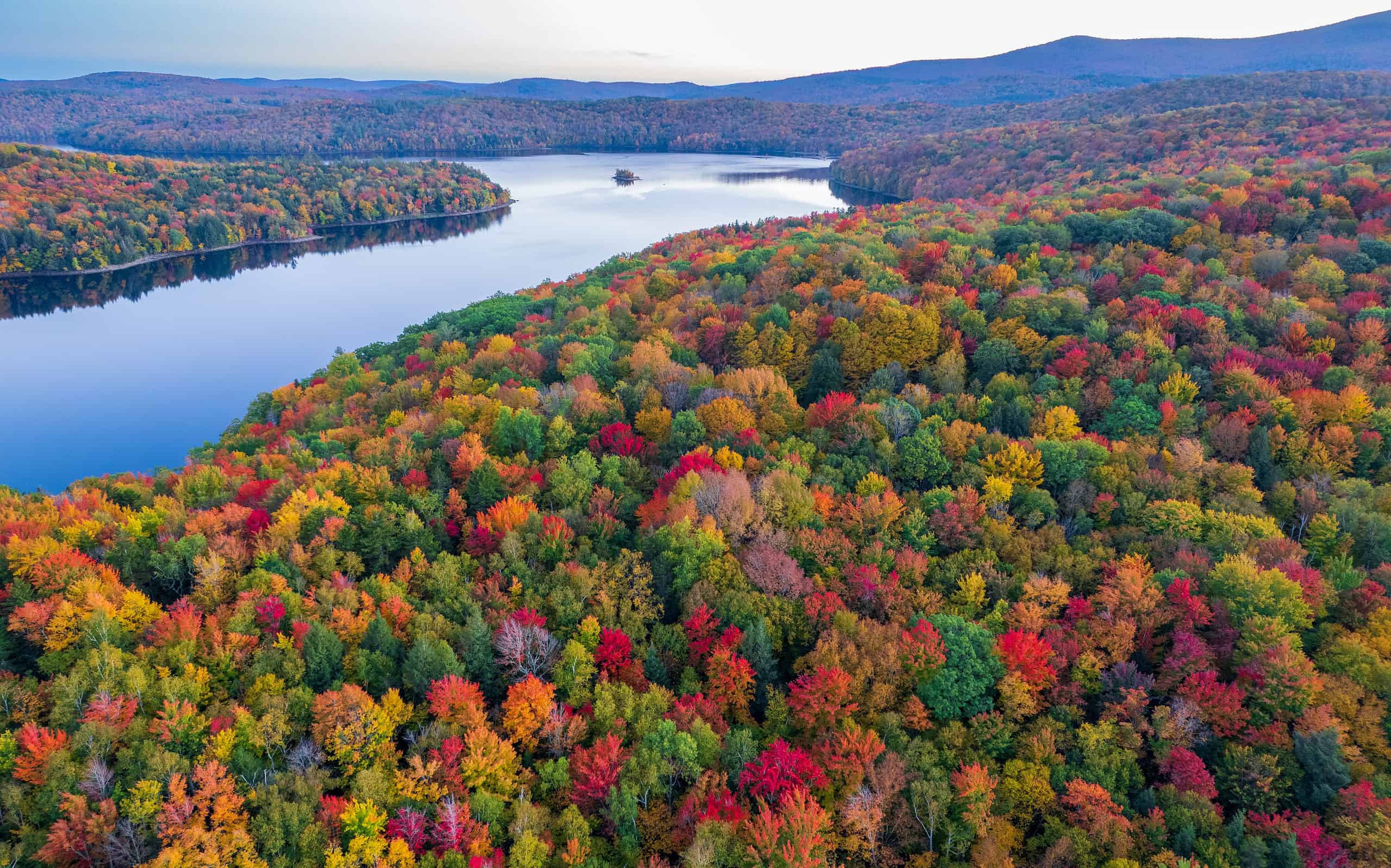 Ogni autunno i colori ardono nelle Green Mountains.