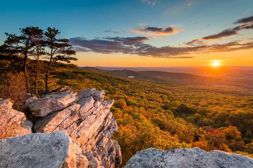 Vista al tramonto da Annapolis Rocks, lungo l'Appalachian Trail sulla South Mountain, Maryland