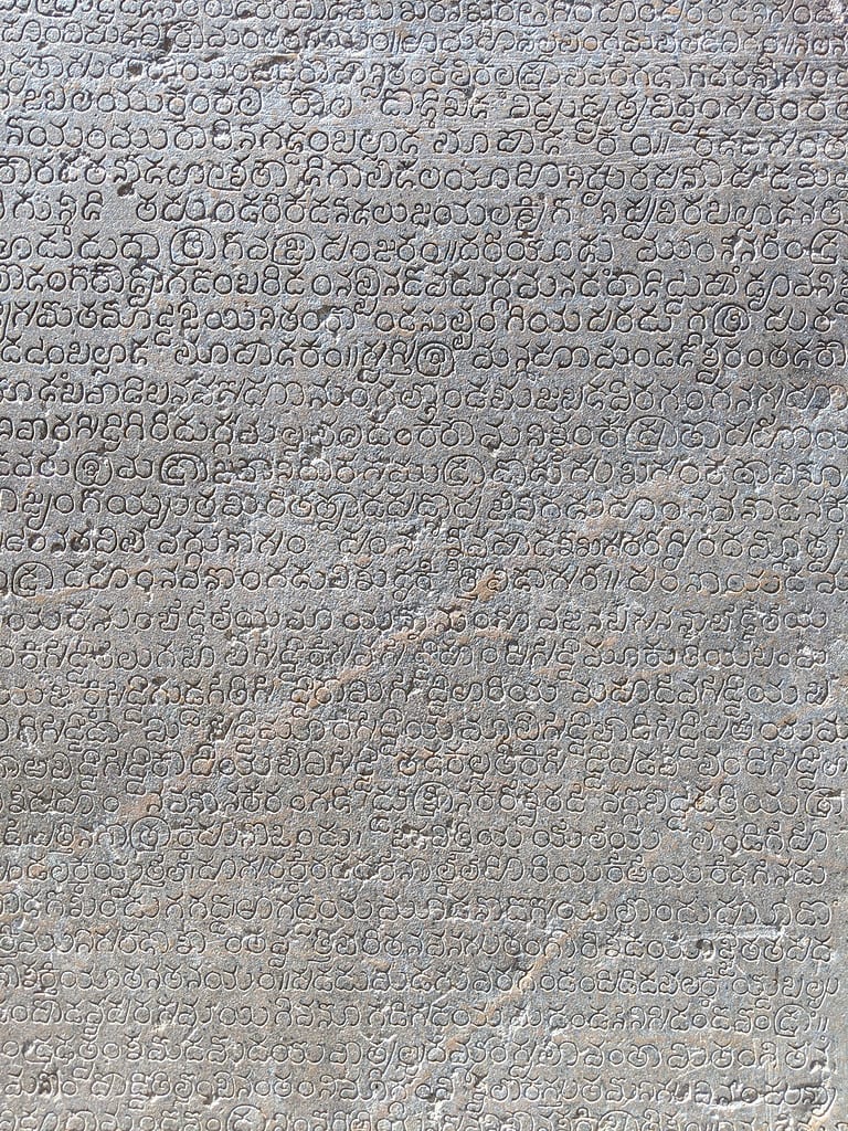 Quasi tutti i dialetti kannada sono comprensibili a chiunque lo parli. 