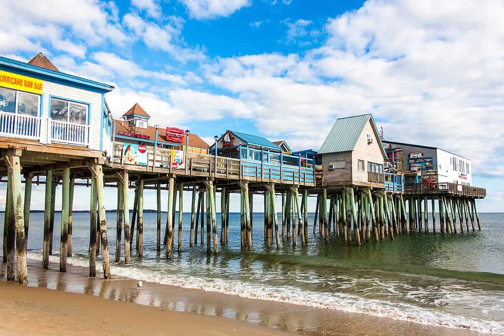 Negozi lungo il molo di Old Orchard Beach nel Maine