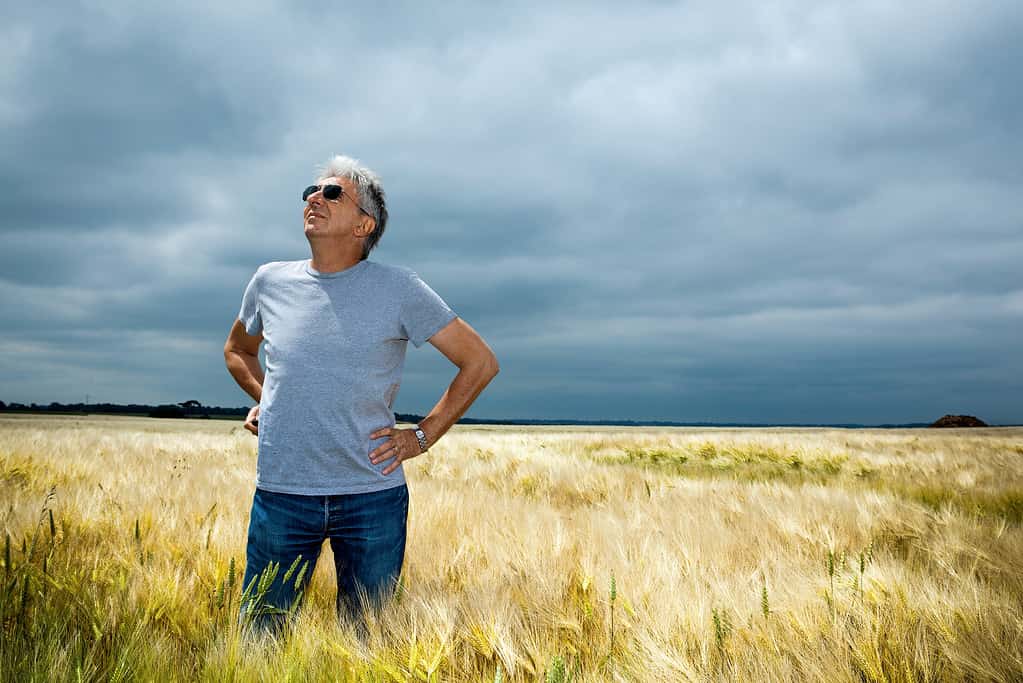 Alzando lo sguardo, Contadino, Cielo, Uomini, Uomini maturi