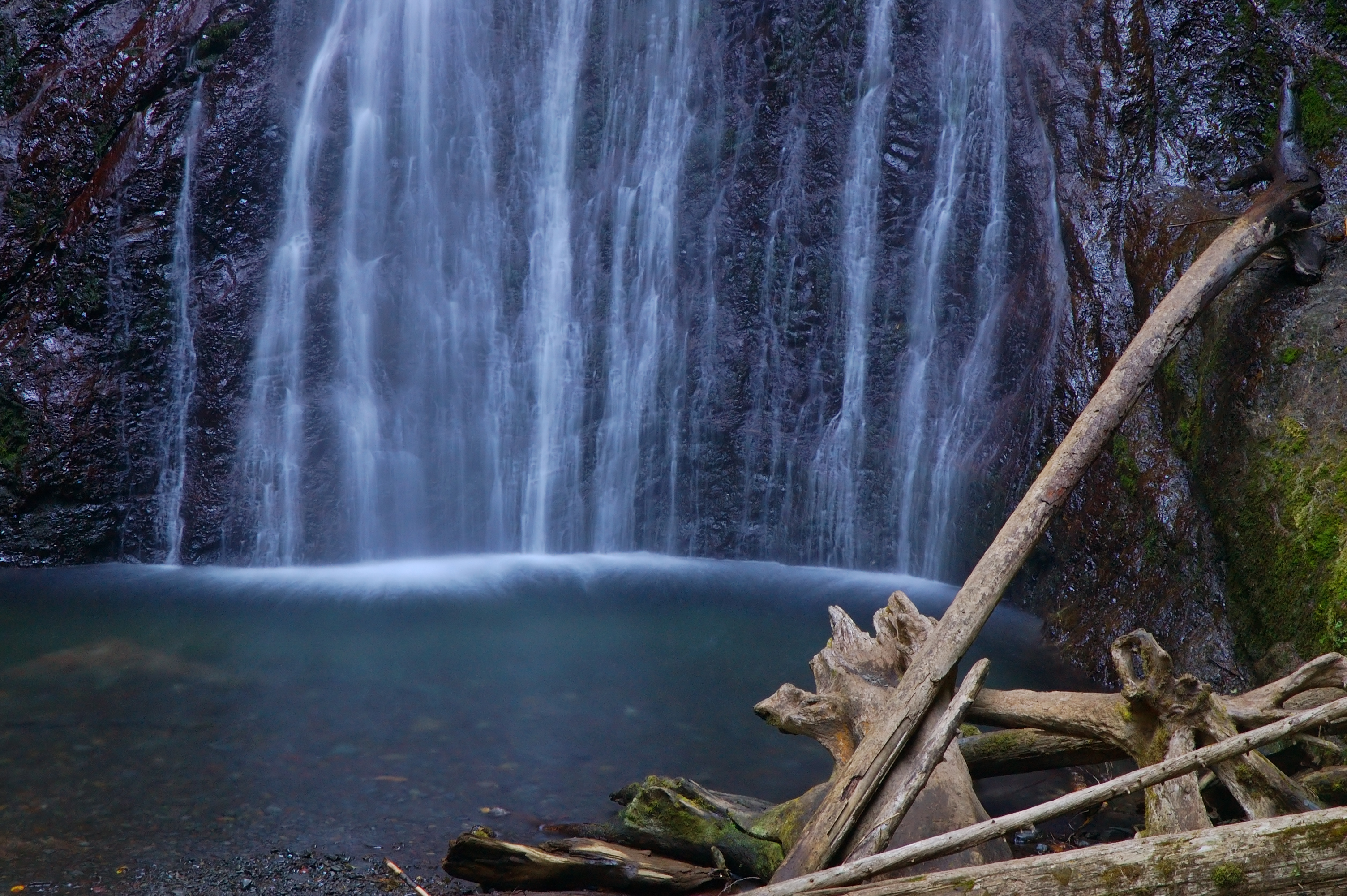 Cascata nella foresta