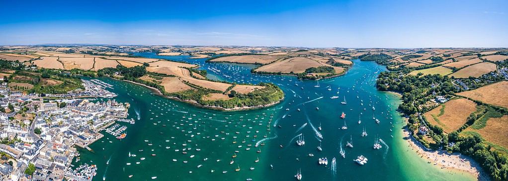 SALCOMBE e l'estuario di Kingsbridge da un drone, South Hams, Devon, Inghilterra