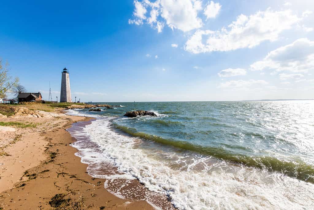Faro della Nuova Inghilterra nel Lighthouse Point Park a New Haven nel Connecticut