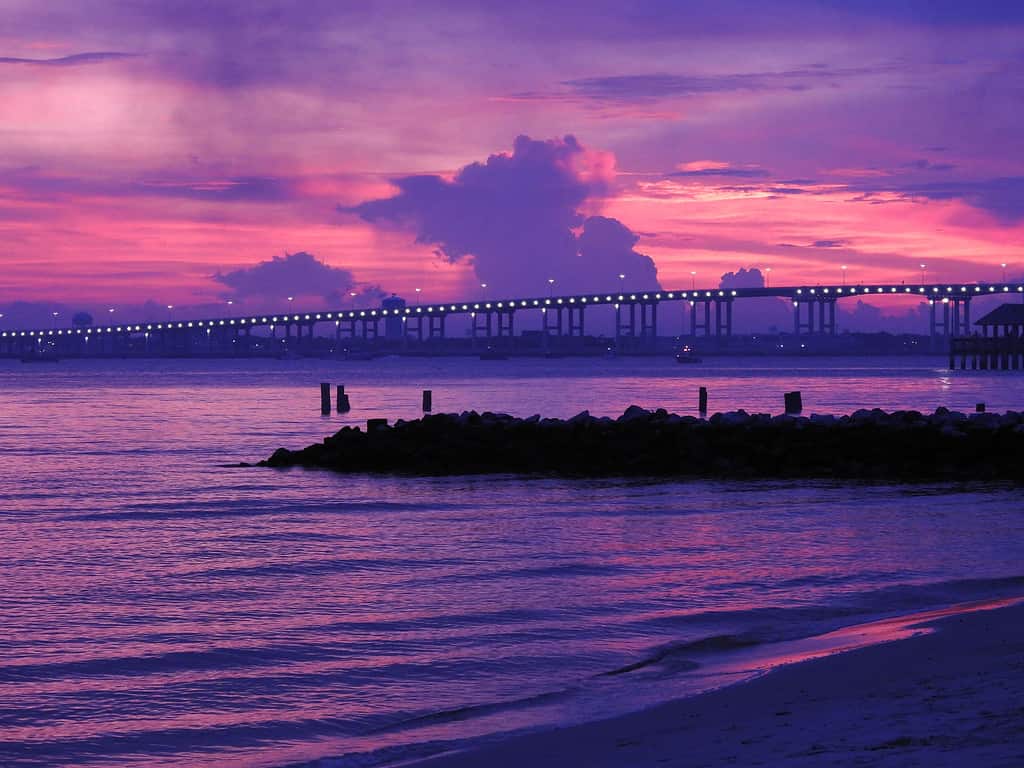 Bella riflessione Cloudscape sul lungomare di Ocean Springs Mississippi
