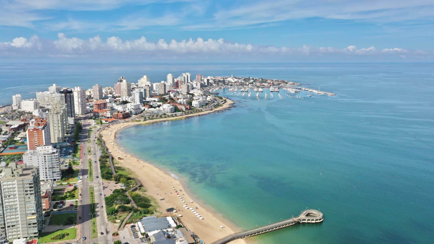 Splendida vista panoramica sul viale principale di Punta del Este e sul mare. Punta del Este, Uruguay