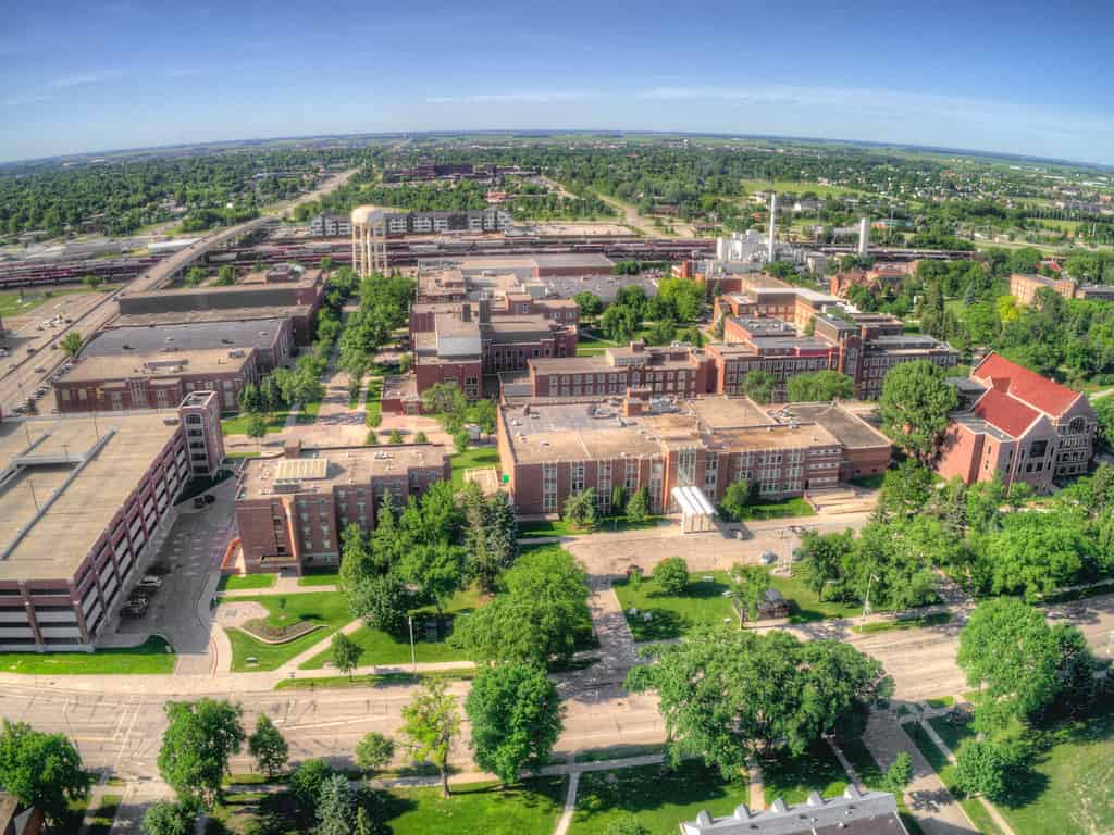 Vista aerea dal drone dell'Università del North Dakota a Grand Forks durante l'estate