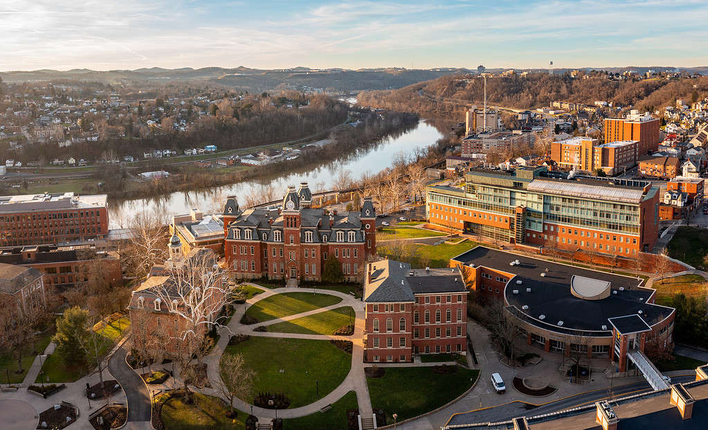 Panorama aereo del drone del Woodburn Circle presso l'università di Morgantown, West Virginia