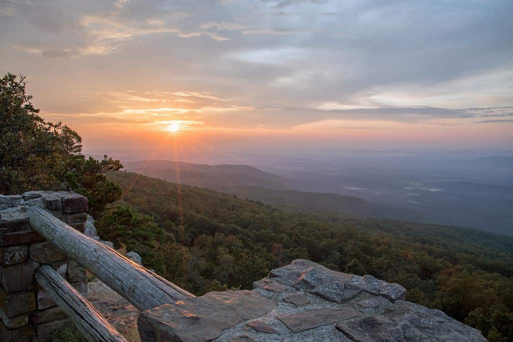 Alba al parco statale di Mount Magazine, Arkansas