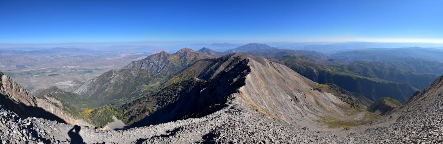 Viste panoramiche autunnali del Monte Nebo Wilderness escursionismo dal picco di 11.933 piedi, il picco più alto della catena montuosa Wasatch dello Utah, Uinta National Forest, Stati Uniti. STATI UNITI D'AMERICA.