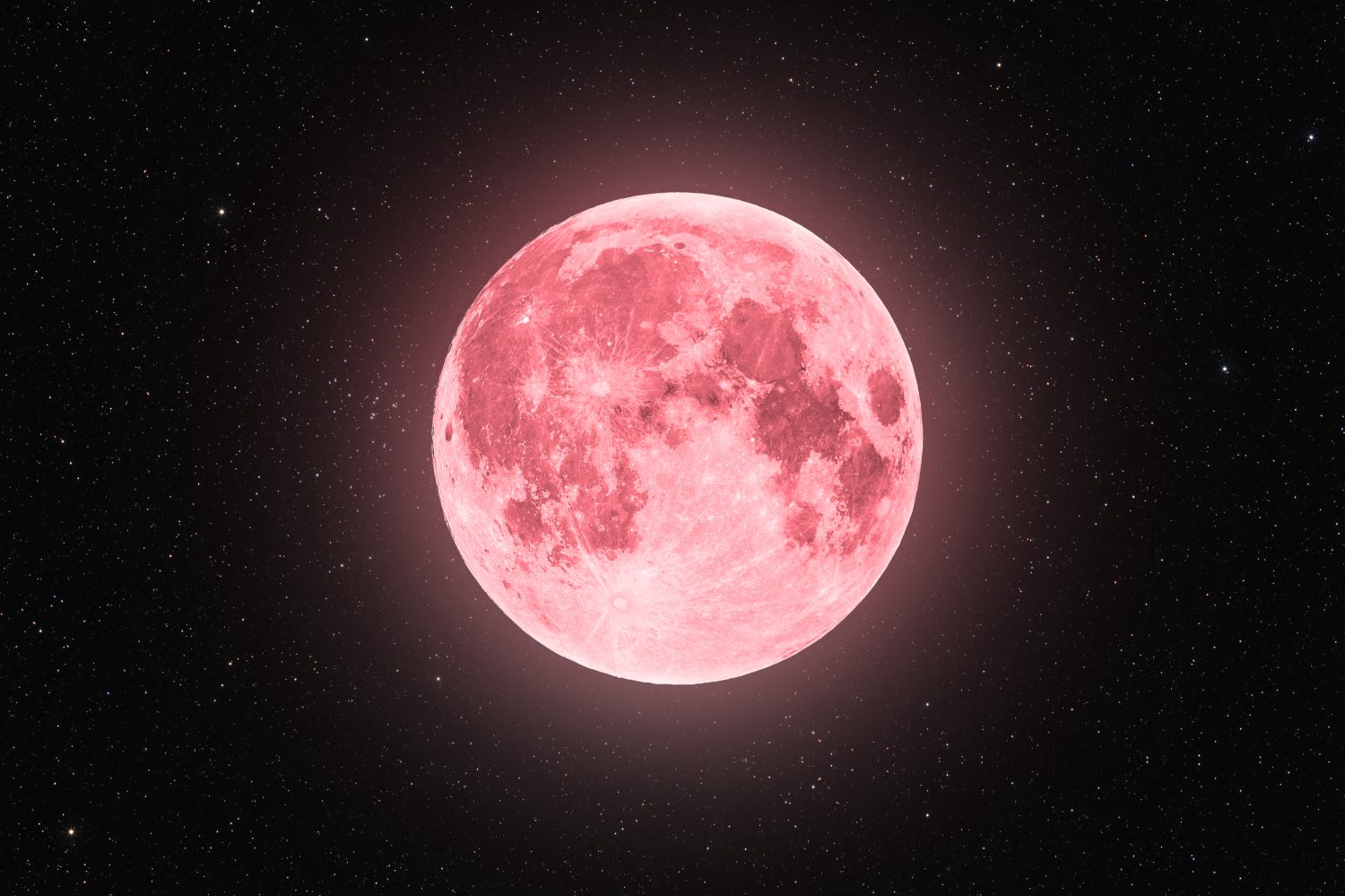 Superluna piena rosa brillante con alone rosa circondato da stelle sullo sfondo del cielo nero