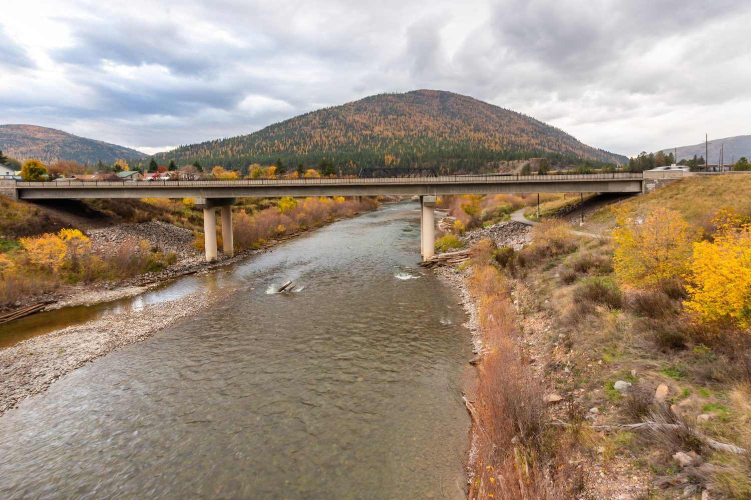 Fiume Clark Fork nel Montana. Vista dal parco statale di Milltown