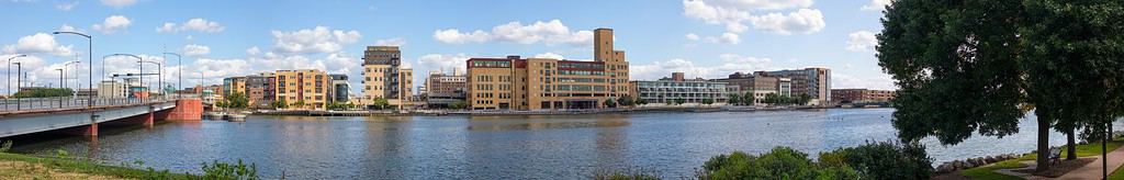 Green Bay, nello stato del Wisconsin, Stati Uniti d'America, vista dall'altra parte del fiume Fox