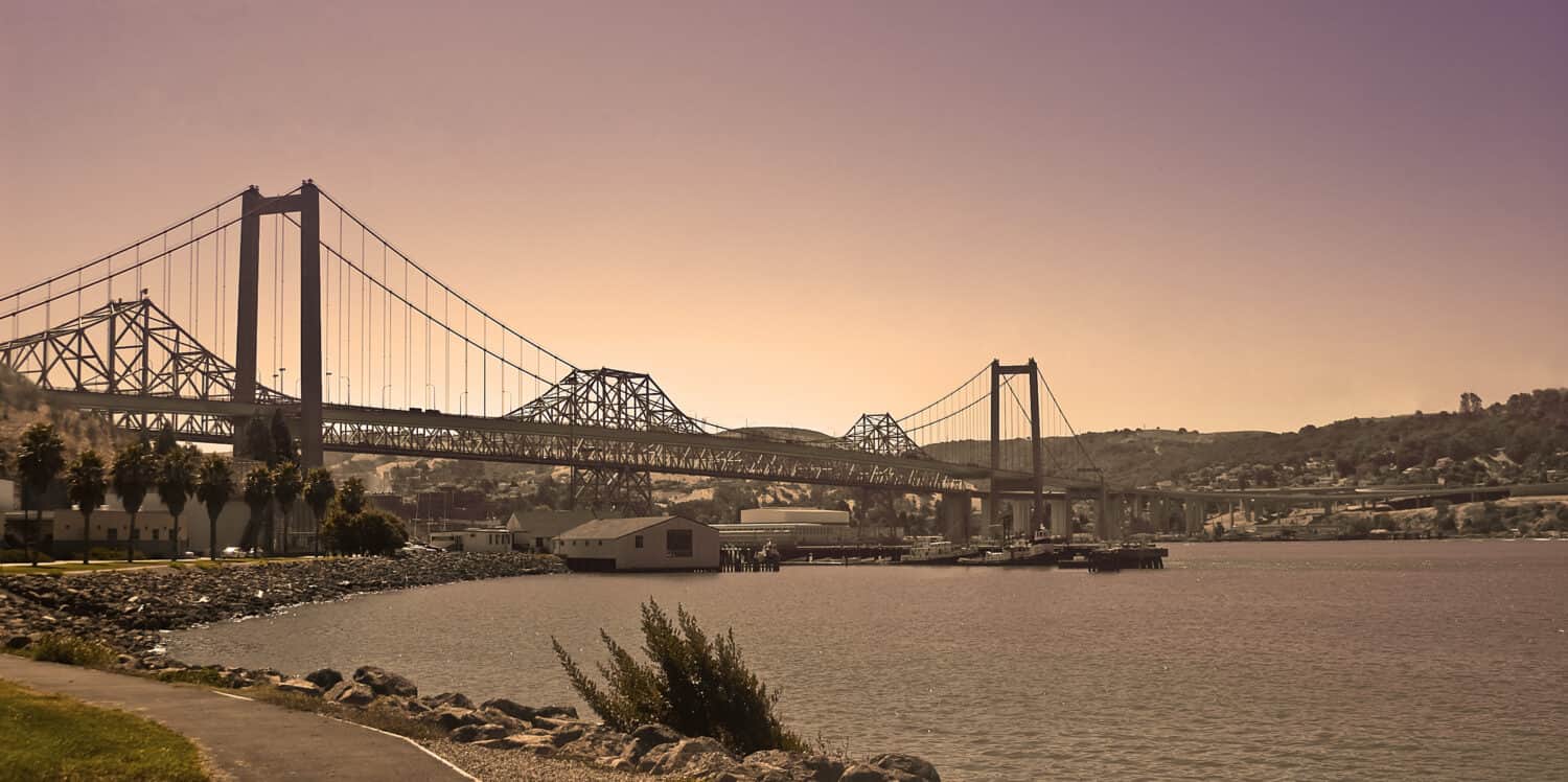Ponte Carquinez al crepuscolo da Vallejo