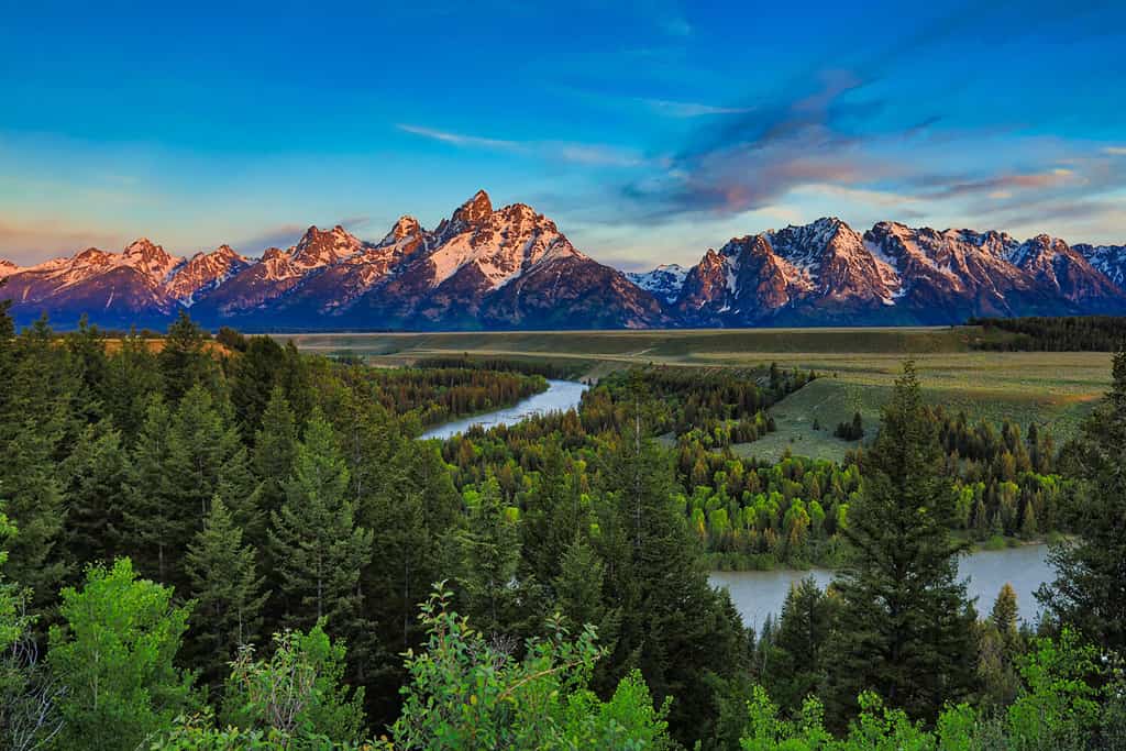 Alba dallo Snake River Overlook nel Wyoming con i Grand Tetons sullo sfondo.