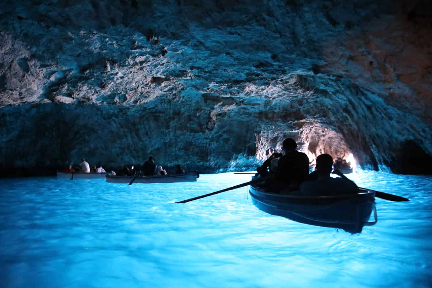 Grotta Azzurra sulla costa dell'isola di Capri, Italia