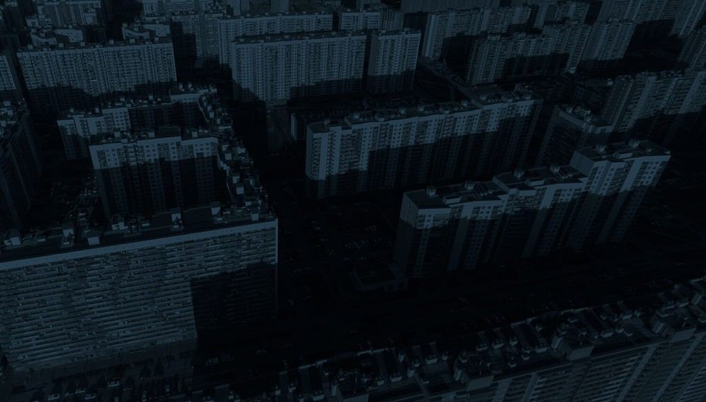 Blackout in città.  Edificio multipiano senza energia elettrica.  Vista aerea.